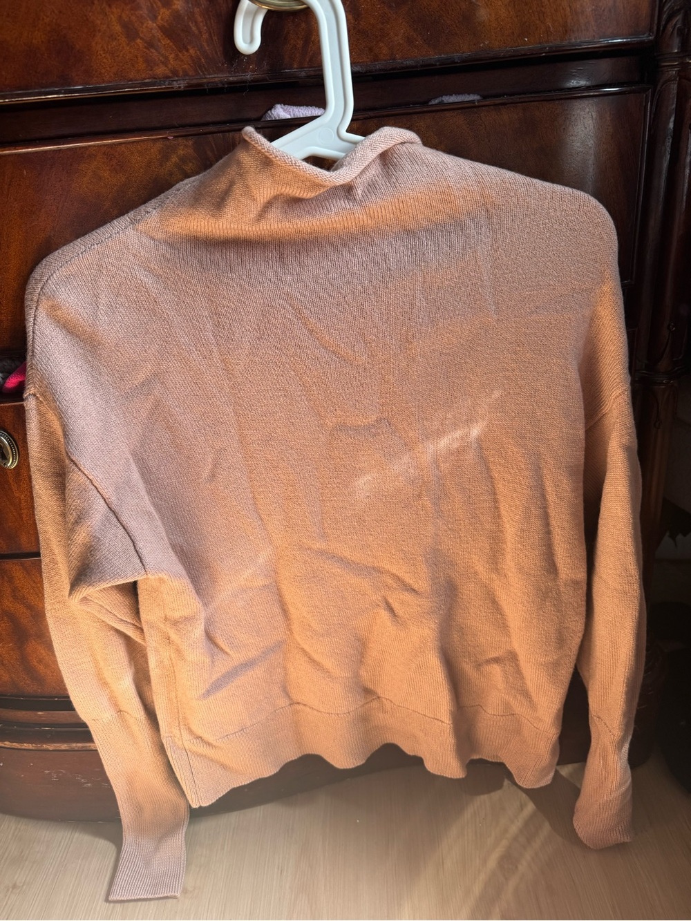 Wilfred Women’s Turtleneck Sweater in Dusty Peach